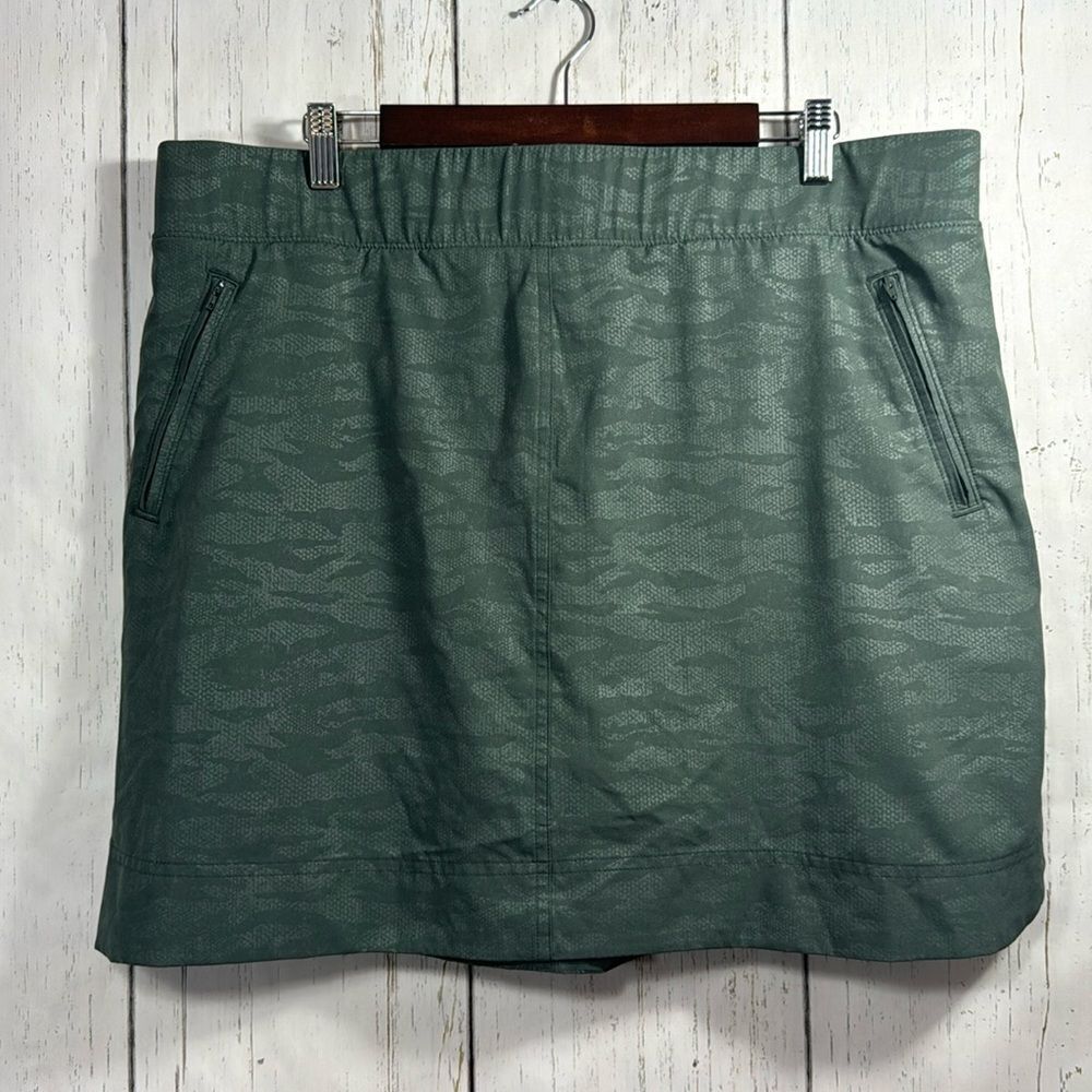 Orvis Embossed Green Pockets Activewear Gym Travel Elastic Waist Skirt Skort